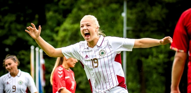 Starp Latvijas sieviešu futbola izlases kandidātēm spēlei pret Zviedriju arī nīceniece Karlīna Miksone