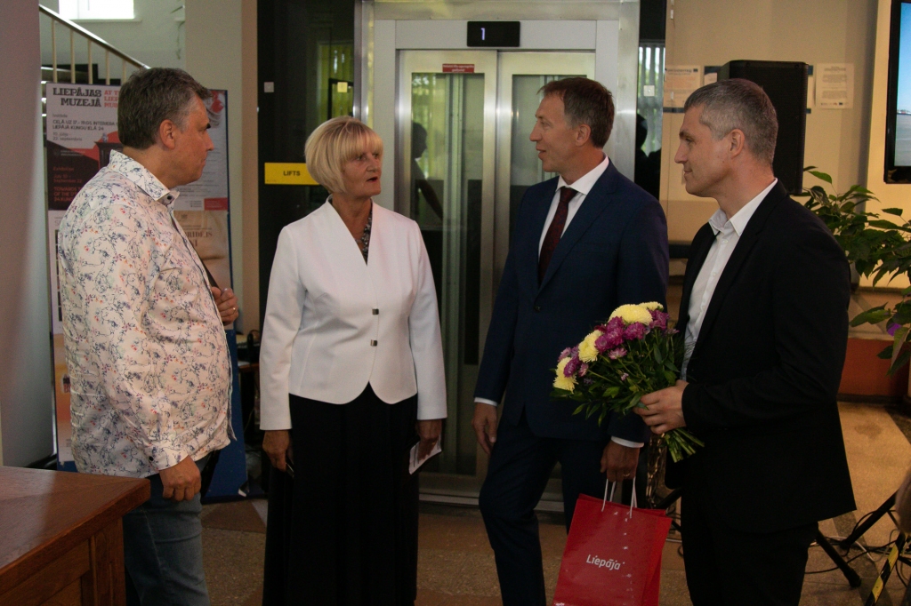 Liepājā atklāj "Radio SWH Spin" studiju