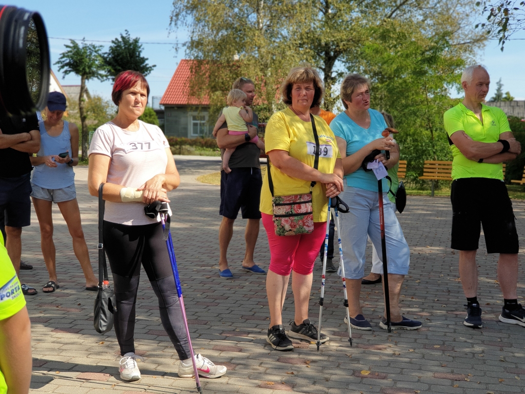 FOTO: Vaiņodē laba atsaucība pirmajam taku skrējienam