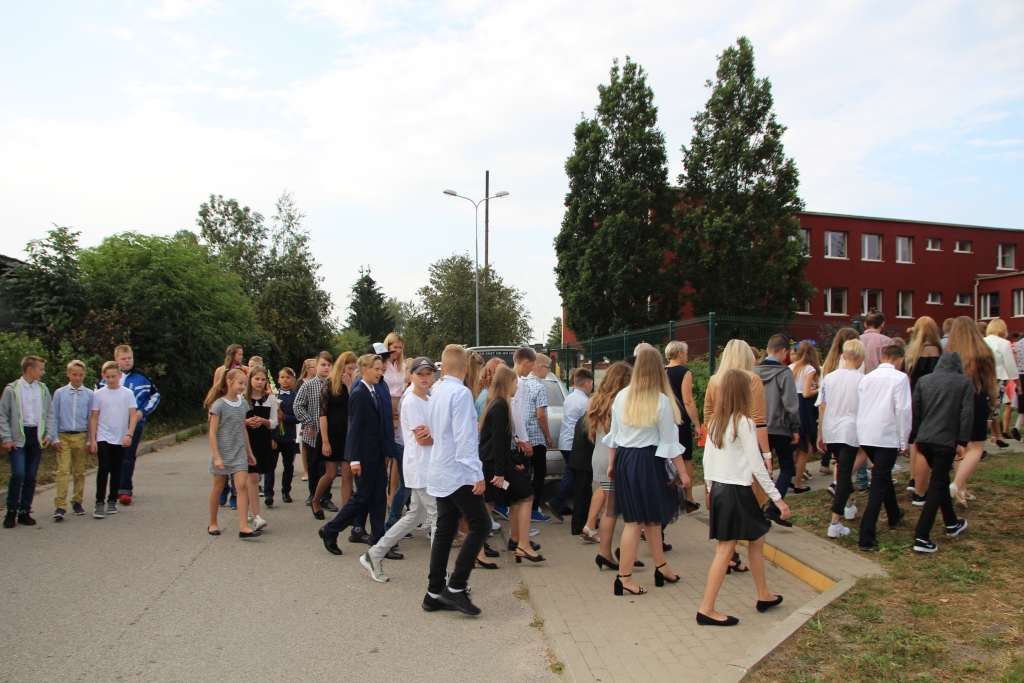 FOTO: Durbes novada izglītības iestādēs sagaidīta pirmā skolas diena