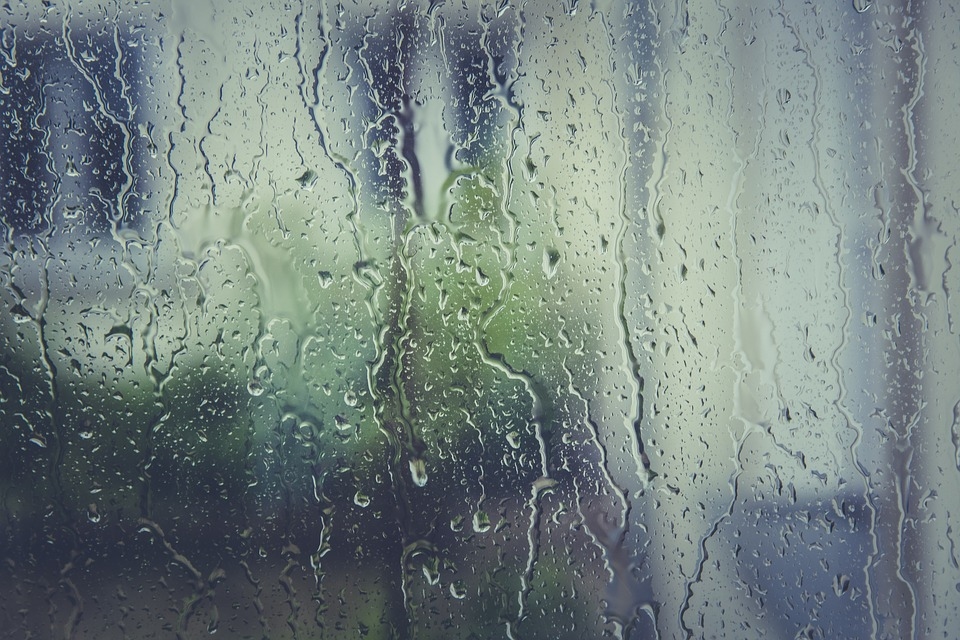 Otrdien Latvijā būs lietusgāzes un krusa