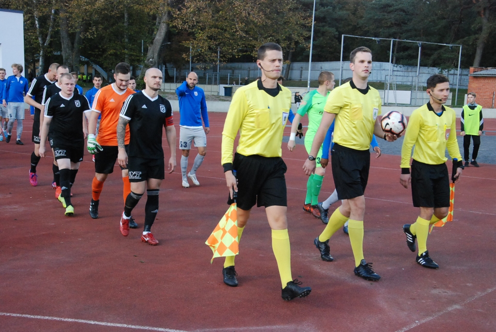 FOTO: "Karostas" futbolisti Latvijas kausa izcīņas pusfinālā zaudē "Jelgavai"