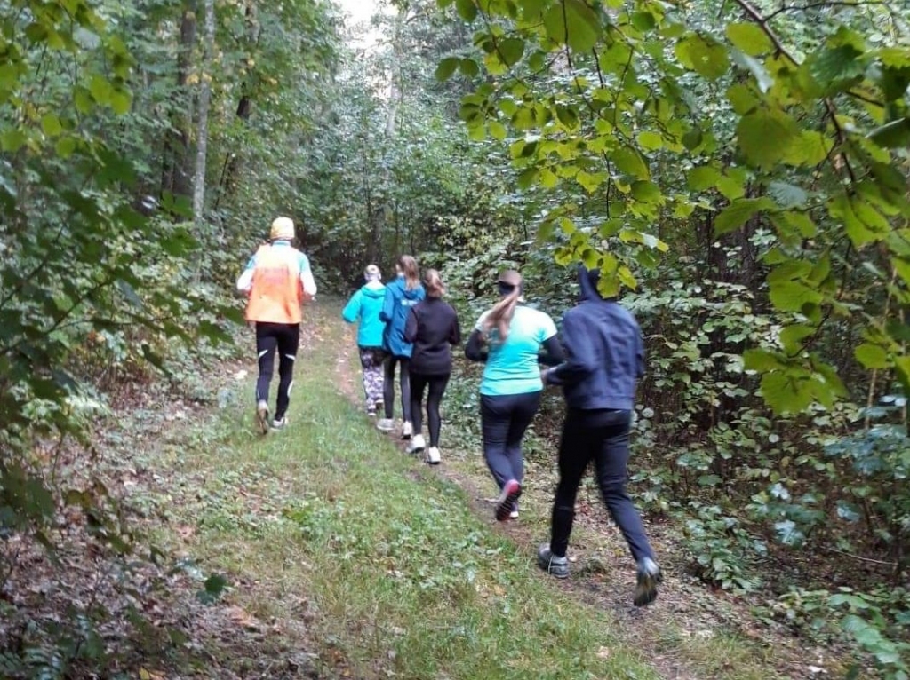 Kazdangā svētdien varēs skriet pa parka taciņām 