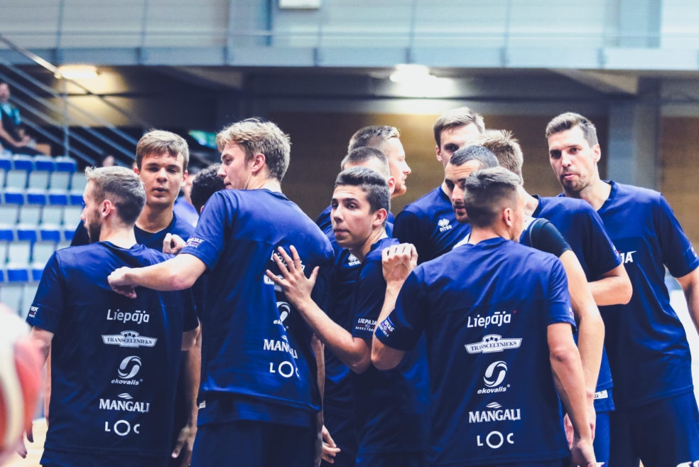 "Liepājas" basketbolisti sezonas pirmajā spēlē zaudē Umbraško vadītajai komandai
