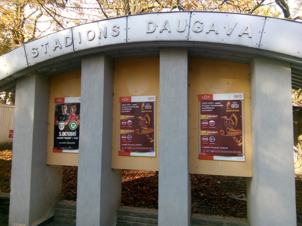 Pastaigu cienītājus Jūrmalas parkā informē par gaidāmajām futbola spēlēm