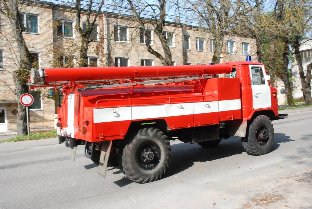 Liepājā deg riepas