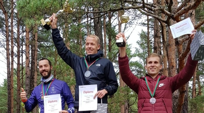 FOTO: Orientieristi sadalījuši medaļu komplektus Liepājas orientēšanās čempionātā