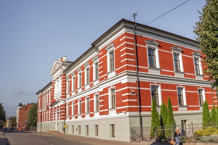 Apstiprina Liepājas pilsētas pašvaldības budžeta grozījumus 5,9 miljonu eiro apjomā