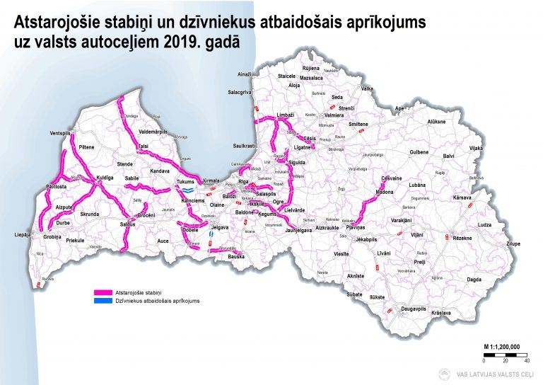 Reģionālos autoceļus 1000 kilometru garumā aprīkos ar atstarojošiem signālstabiņiem
