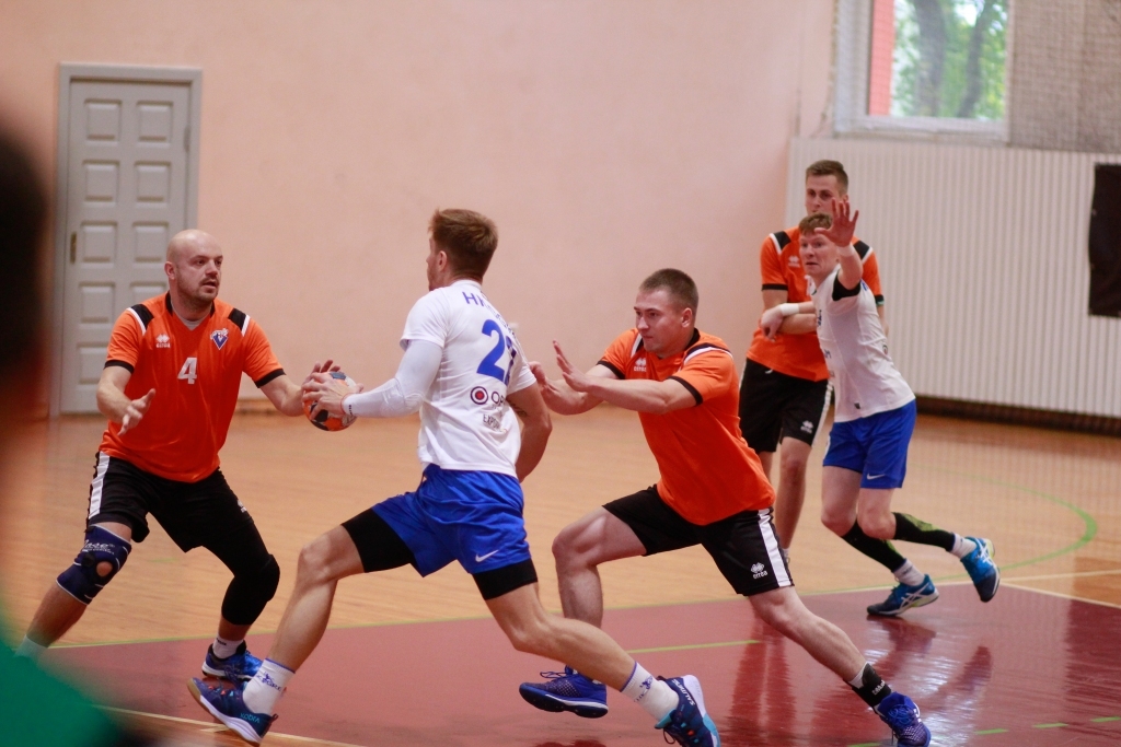 "Vaiņodes" handbolisti izbraukumā mača galotnē piekāpjas "Ogrei"