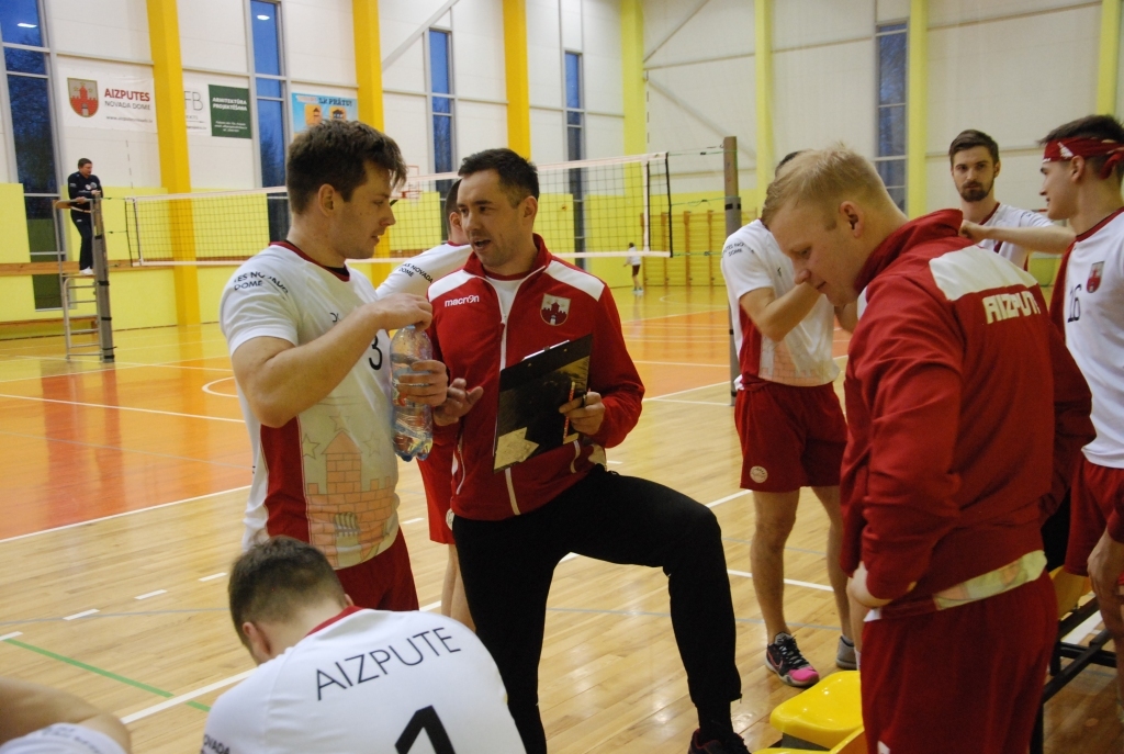 "Aizputes" volejbolisti iepriecina līdzjutējus ar uzvaru pret "Jelgavas novadu"