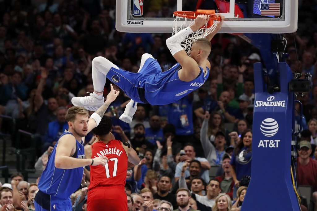 Porziņģis iemet 32 punktus, bet "Mavericks" piedzīvo pirmo zaudējumu