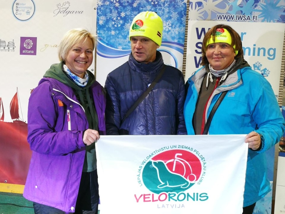 Līga Rozenšteina un Inga Krivcova izcīna medaļas Pasaules kausa ziemas peldēšanā pirmajā posmā