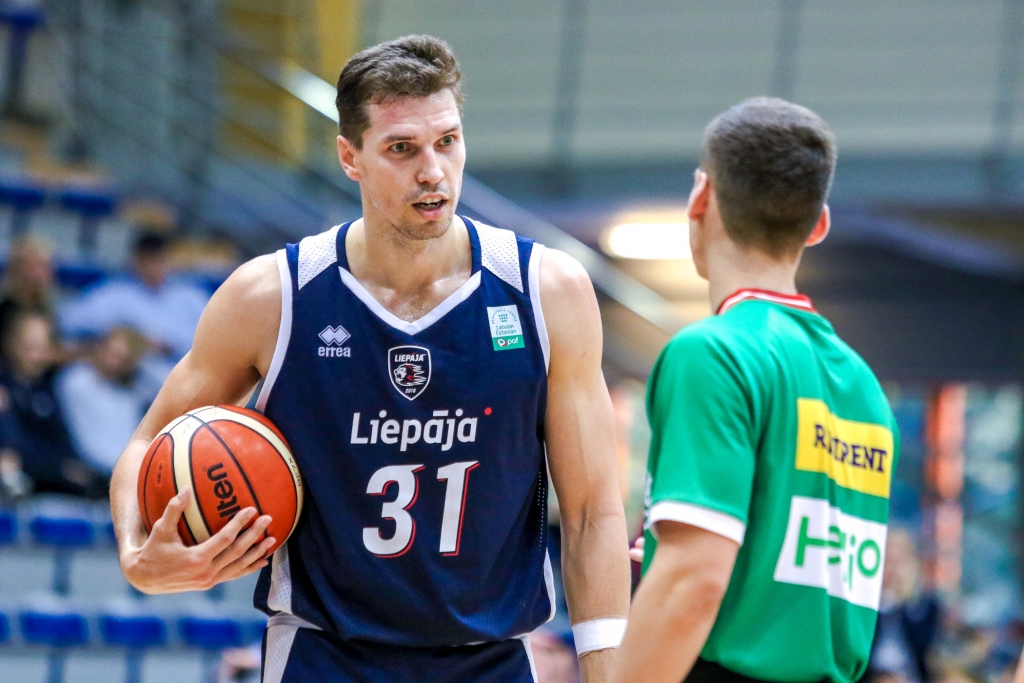 VIDEO: "Liepājas" basketbolisti svin uzvaru jaunā galvenā trenera vadībā