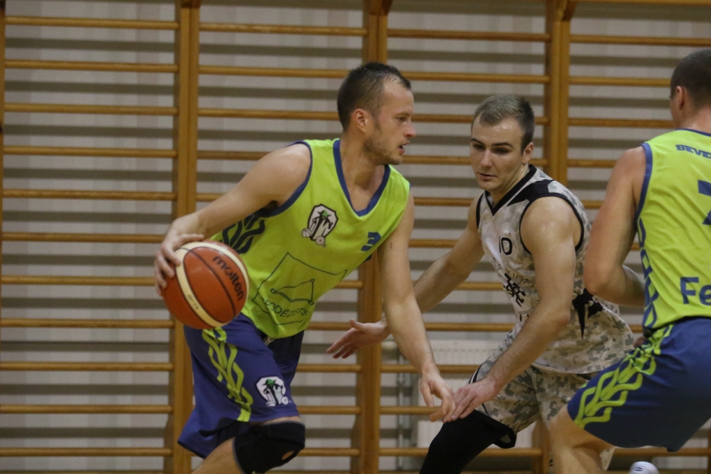 FOTO: Liepājas basketbola čempionātu ar uzvaru sāk arī "Oskara Transports", "LPPP/Nīca" un "Jumts"