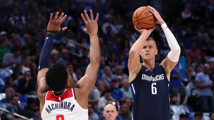 Porziņģis pret bijušo komandu gūst 28 punktus