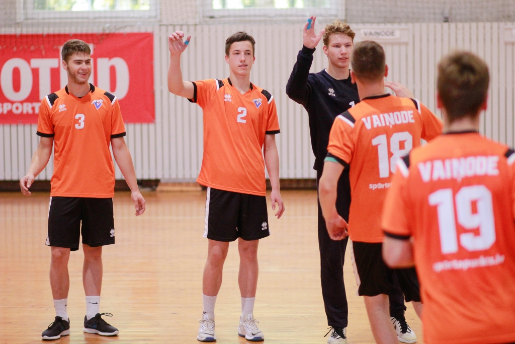 "Vaiņodes" handbolisti izbraukumā graujoši zaudē "Celtniekam"