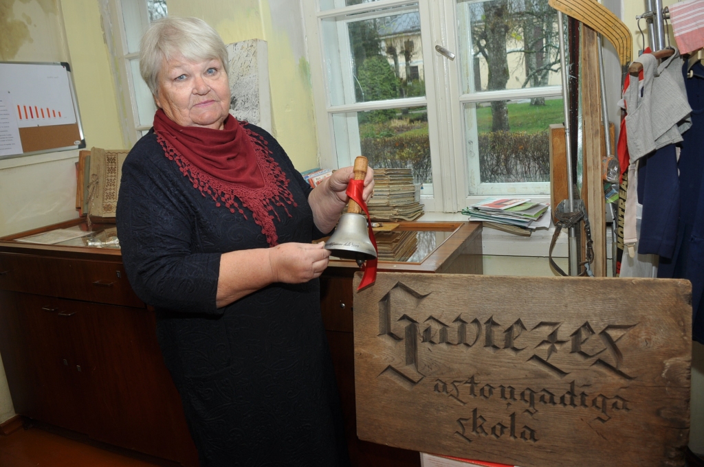 FOTO: Gaviezes senlietu krātuve iekārto piemiņas istabu skolai