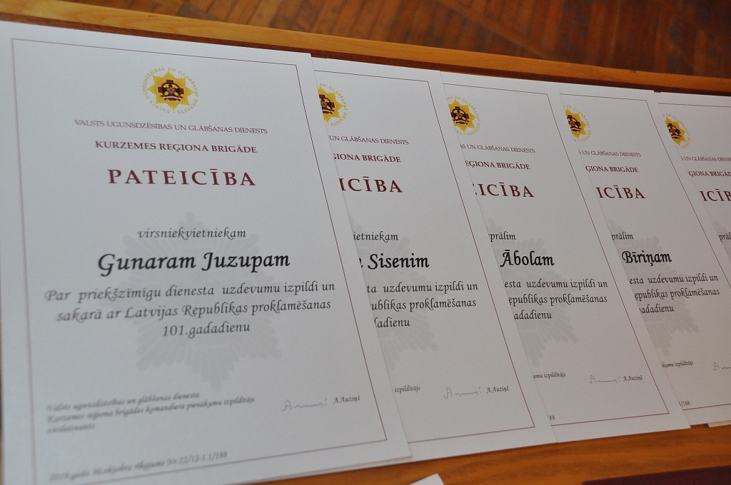 FOTO: Liepājā pasniedz apbalvojumus Kurzemes reģiona ugunsdzēsējiem glābējiem
