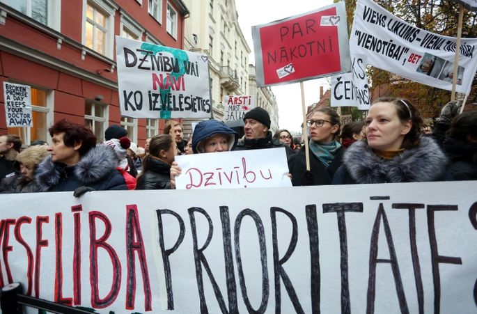 Mediķi piesaka vēl vienu protesta akciju un savu parakstu vākšanu Saeimas atlaišanai