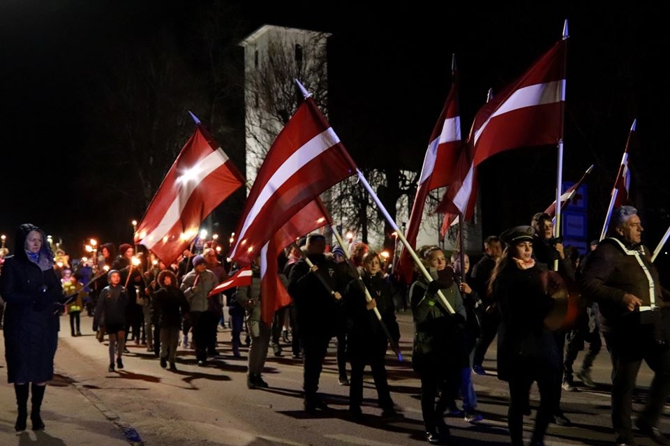 FOTO: 18. novembra lāpu gājiens Priekulē