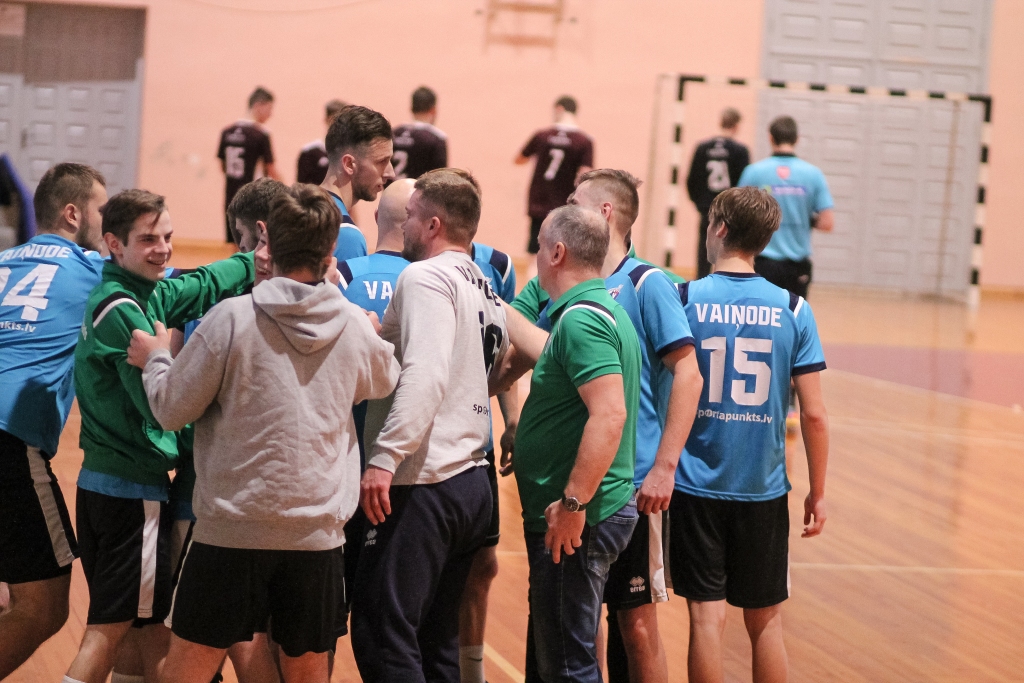 "Vaiņodes" handbolisti pārliecinoši uzvar "Jūrmalas sportu"