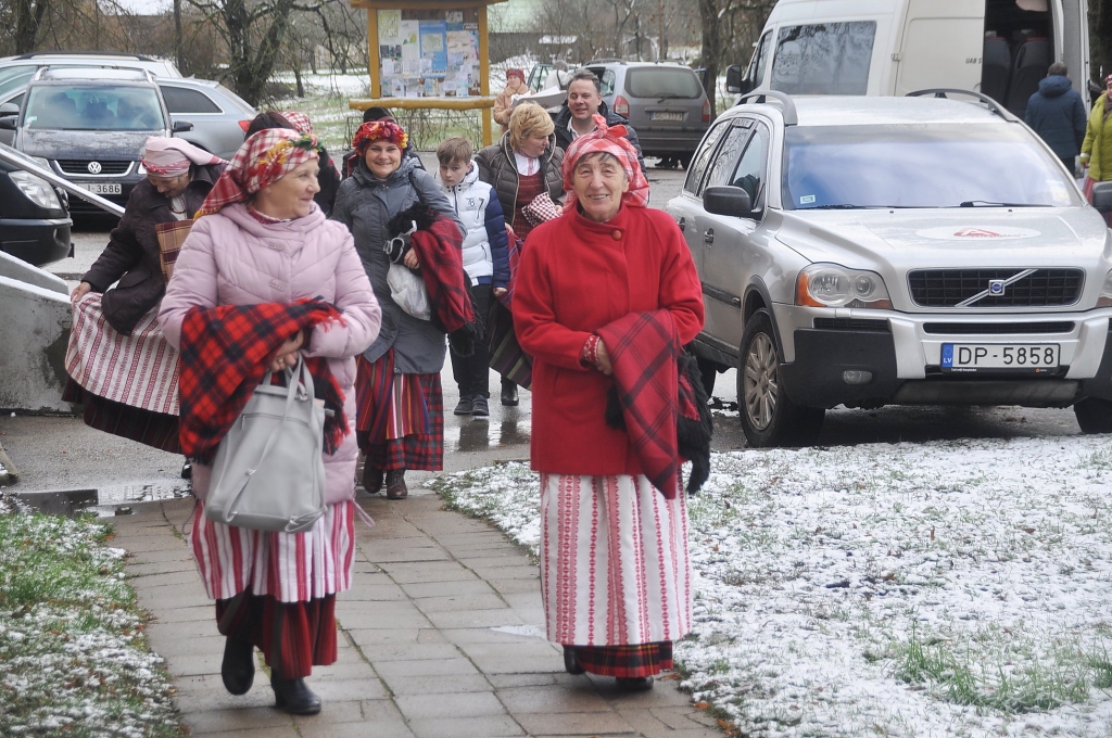 FOTO: Izdzied Bārtas etnogrāfiskā ansambļa 90 gadu jubileju