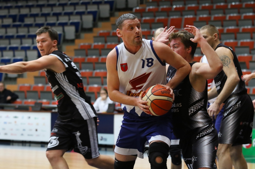 FOTO: "Oskara Transports" un "LPPP/Nīca" nostiprinās līderpozīcijās