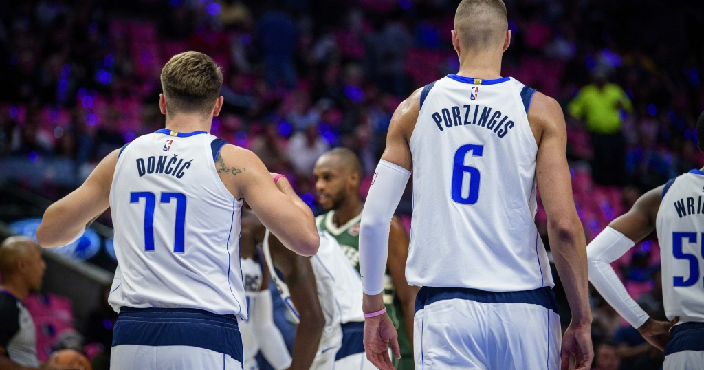 Porziņģim "double-double" "Mavericks" zaudējumā; Dončičs savaino potīti