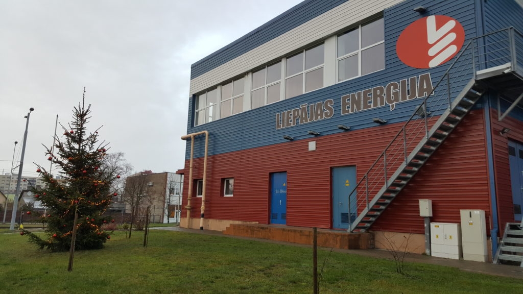 Lai konstatētu ūdens noplūdes, "Liepājas enerģija" veic siltumtīklos cirkulējošā tehniskā ūdens iekrāsošanu