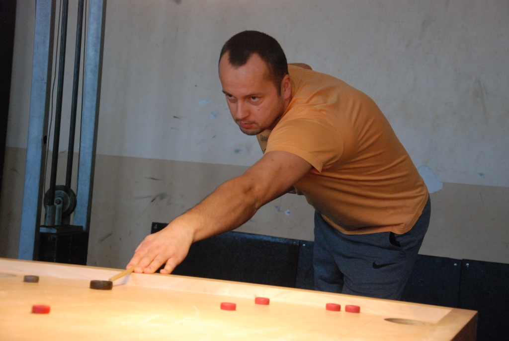 Normunds Zariņš uzvar Ziemassvētku balvas izcīņā novusā