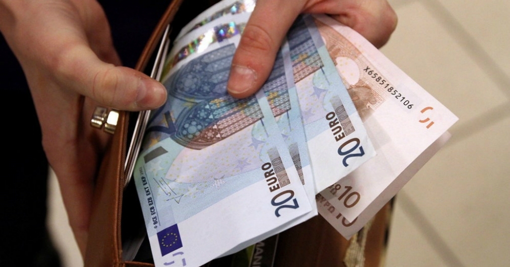 Bezdarbnieku pabalsta izmaksas ilgumu saīsina no deviņiem līdz astoņiem mēnešiem
