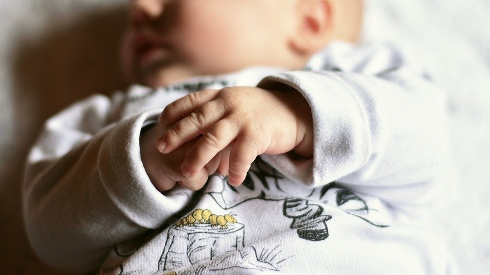 Jaundzimušo skaits Latvijā samazinājies ceturto gadu pēc kārtas