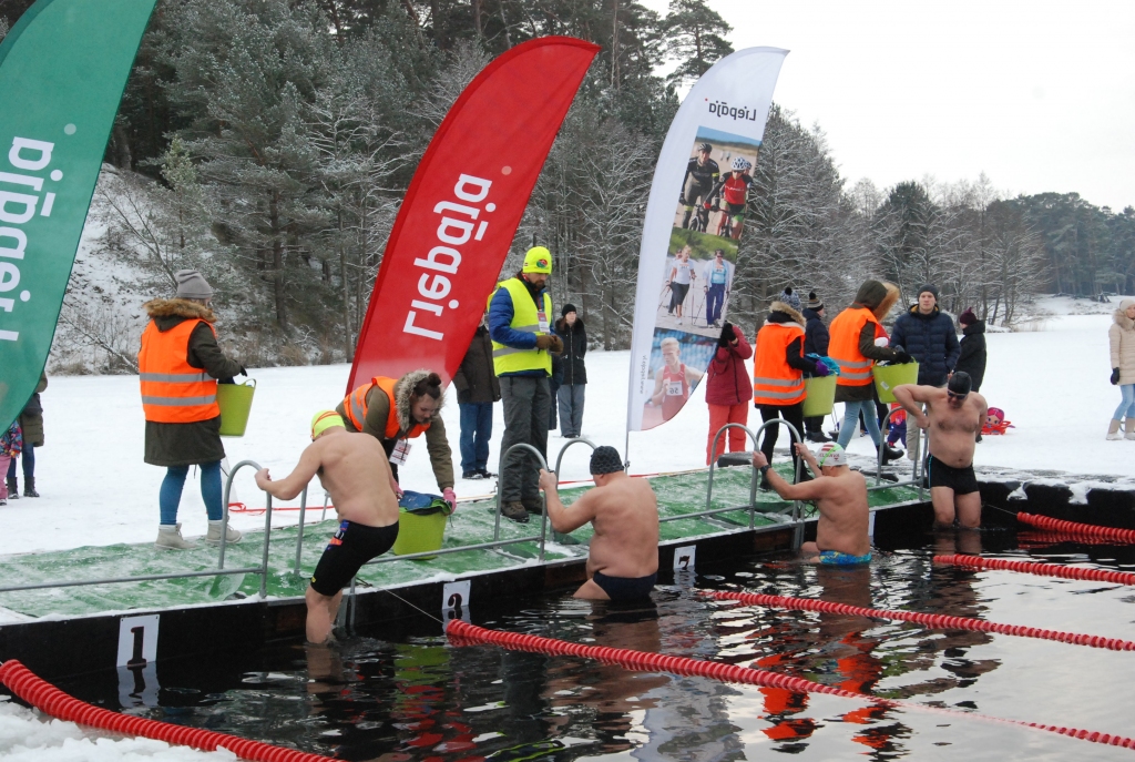 Jau astoto reizi roņi Liepājā pulcēsies uz ziemas peldēšanas sacensībām