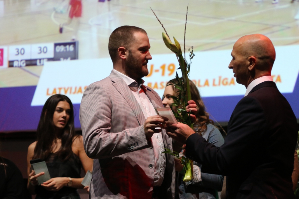FOTO: Liepājas Sporta spēļu skola sumina labākos sportā