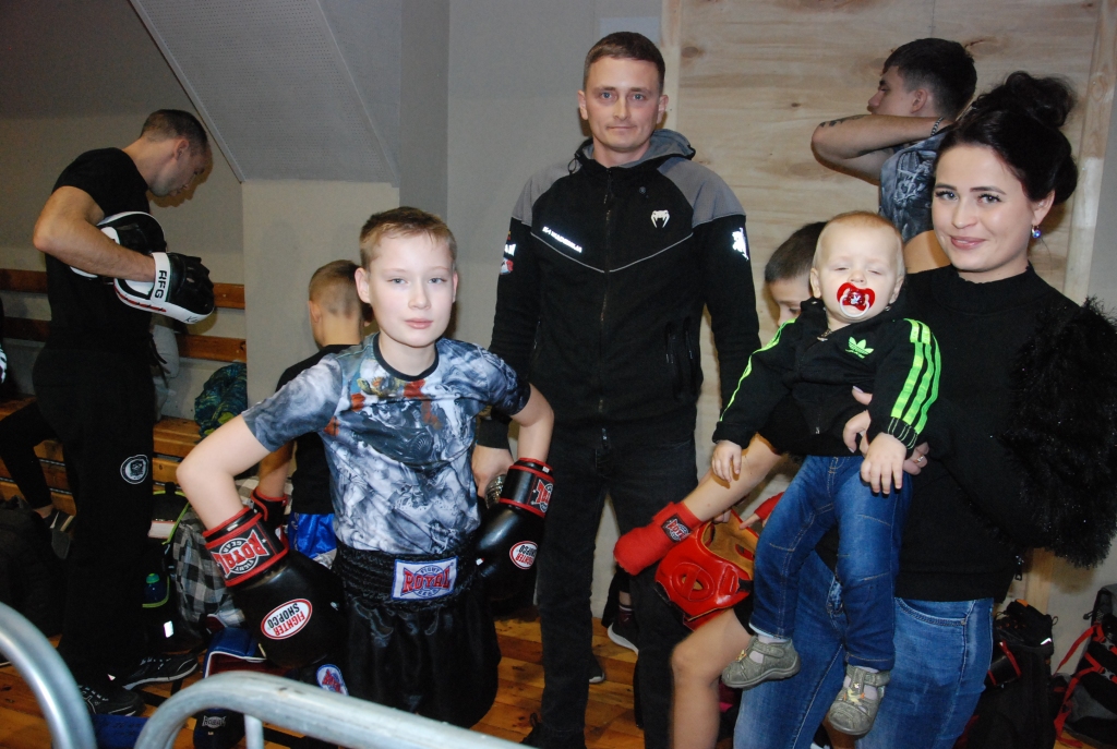 FOTO: Vairāk nekā 200 bērni Liepājā sacenšas starptautiskā kikboksa turnīrā