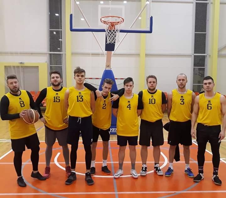 "Patrioti" un "Pāvilosta" pirmie iekļūst Aizputes novada basketbola čempionāta pusfinālā