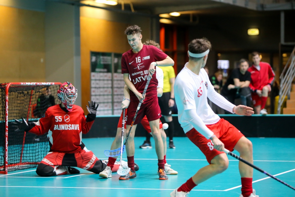 FOTO: Latvijas valstsvienība Liepājā sarkanbaltsarkano duelī pārspēj austriešus 