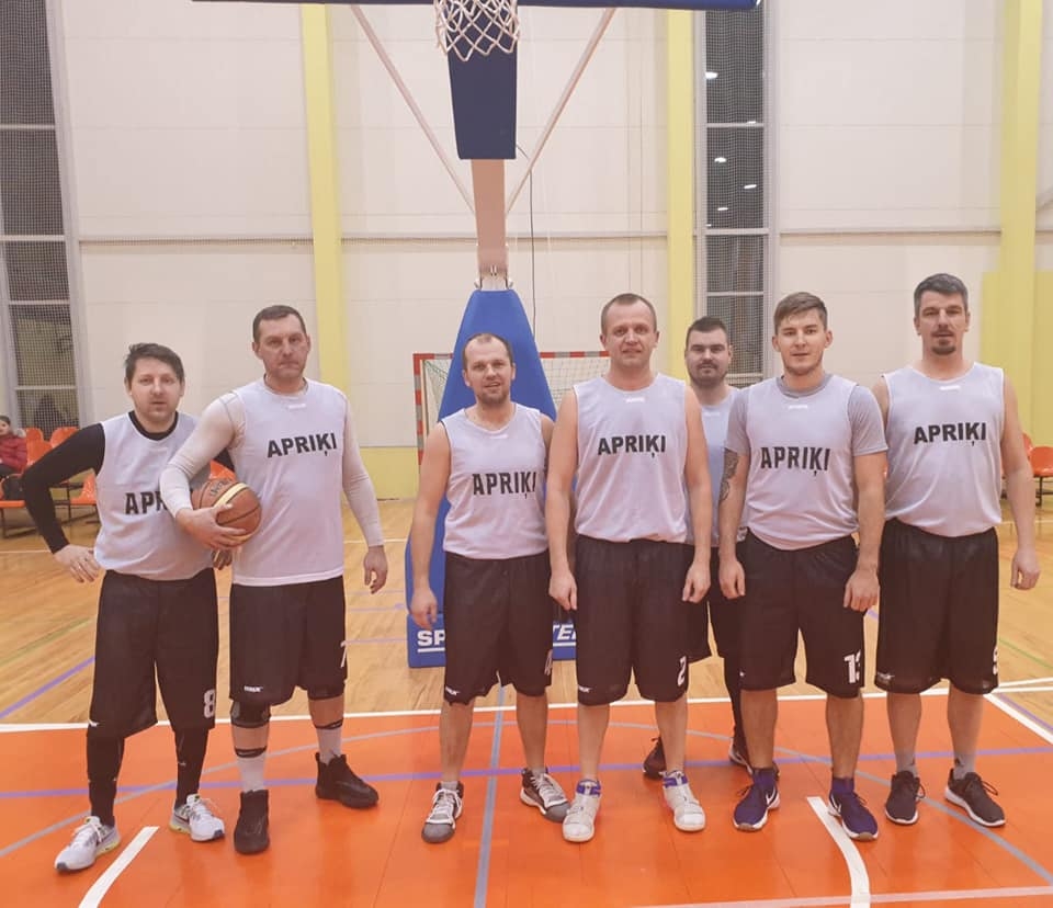 "Apriķi" un "Latvijas valsts meži" iekļūst Aizputes novada basketbola čempionāta pusfinālā