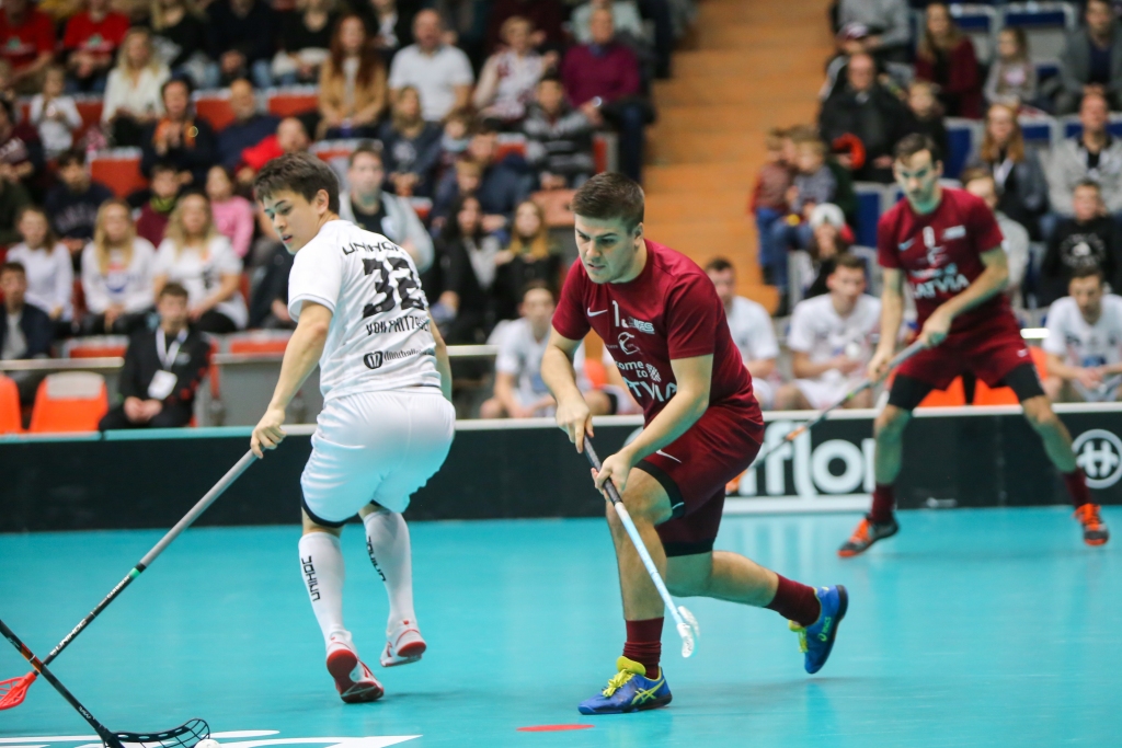 FOTO: Latvijas florbolisti uzvar Vāciju un izcīna ceļazīmi uz pasaules čempionāta finālturnīru