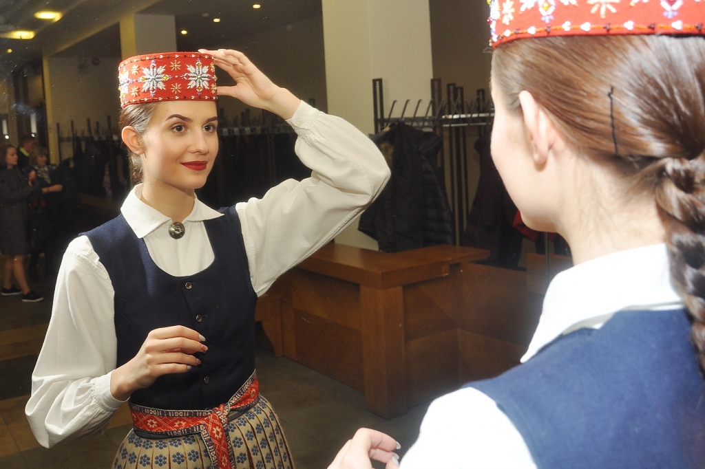 FOTO: Koncertā "Sadancojam Liepājā" vāc līdzekļus septiņgadīgajam Robertam