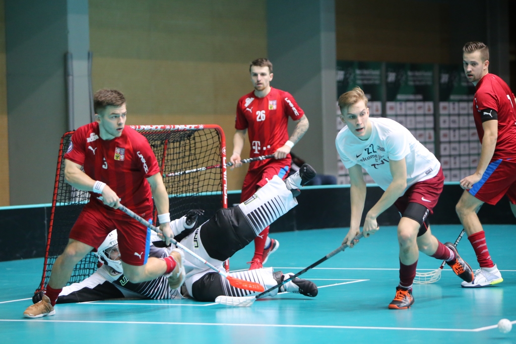 Latvijas florbolisti pēc ceļazīmes izcīnīšanas uz pasaules čempionātu zaudē Čehijai