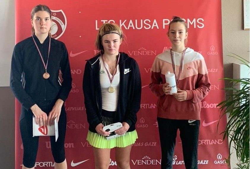 Liepājas tenisiste Paula Jankova triumfē Jelgavā