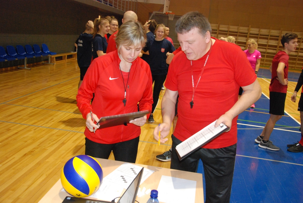 FOTO: Spēkojas Nīcas novada Ziemas sporta spēlēs