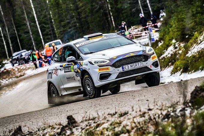 Rallija braucējs Sesks pēc Zviedrijas rallija otrās dienas spēj noturēties otrajā pozīcijā