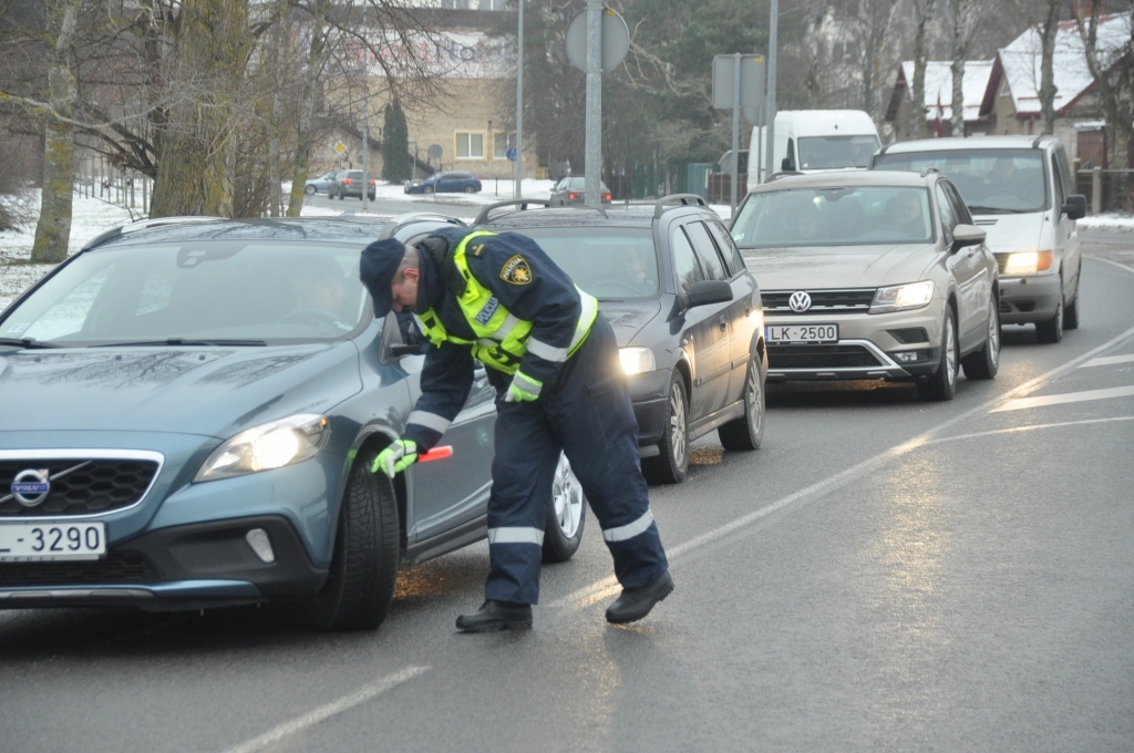 Vienas dienas laikā Kurzemē pārbaudīti 1 595 transportlīdzekļu vadītāji; noformēti 113 administratīvo pārkāpumu protokoli 