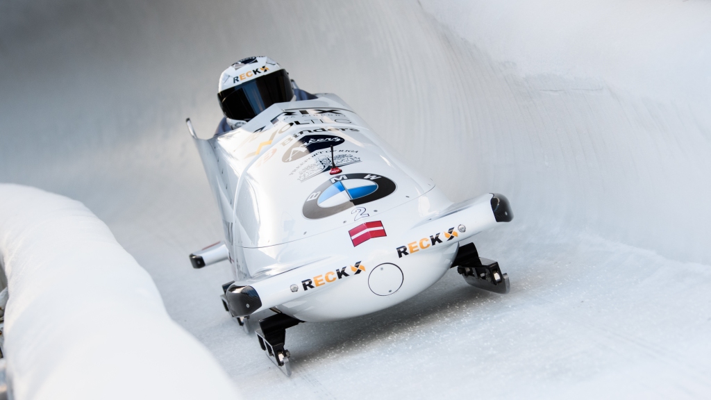 Oskars Ķibermanis kopā ar Matīsu Mikni piektajā vietā pēc pasaules čempionāta pirmās dienas