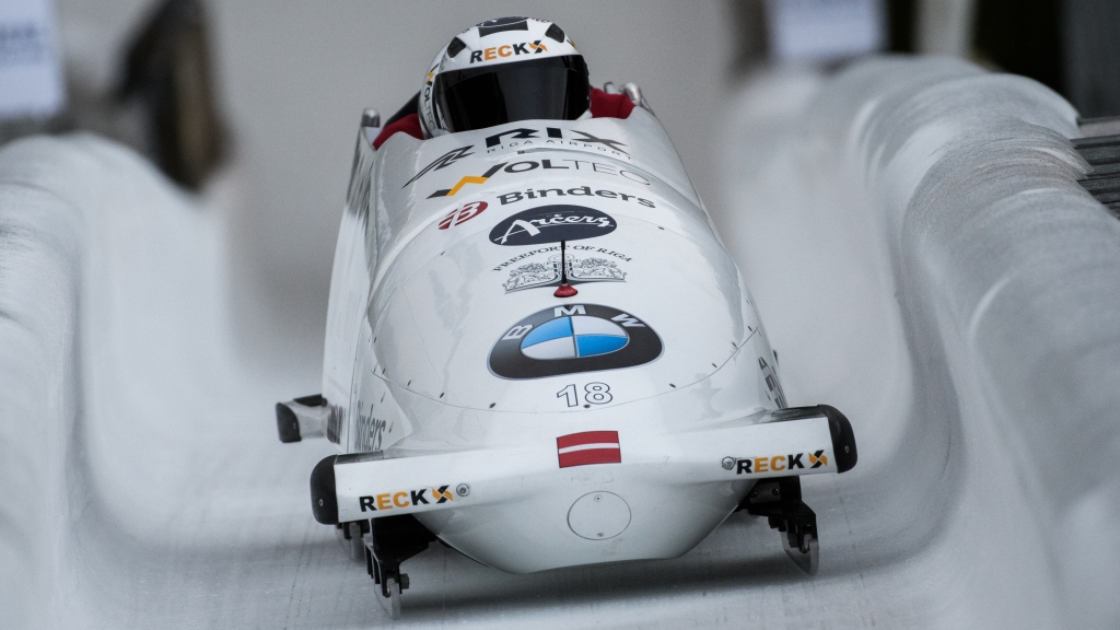 Pēc pasaules čempionāta pirmās dienas Ķibermaņa četrinieks ar Matīsu Mikni sastāvā ieņem otro vietu