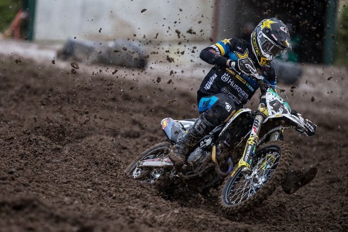 Jonass sezonas pirmajā posmā piedzīvo kritienus un otrajā braucienā izstājas