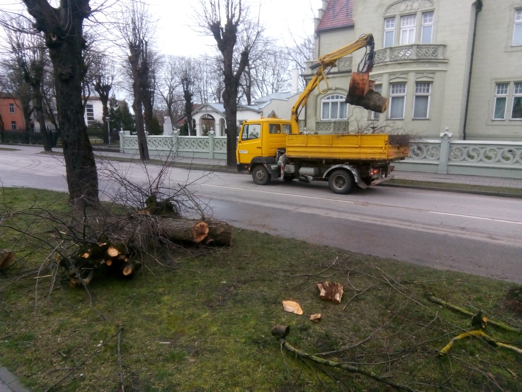 Vētras laikā ugunsdzēsējiem darba netrūka gan Liepājā, gan apkārtējos novados